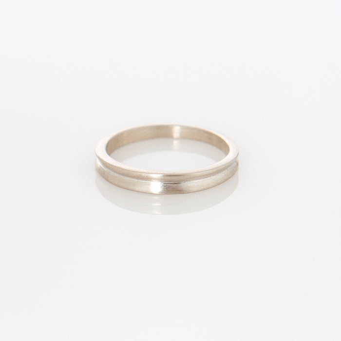 Delicate silver ring
