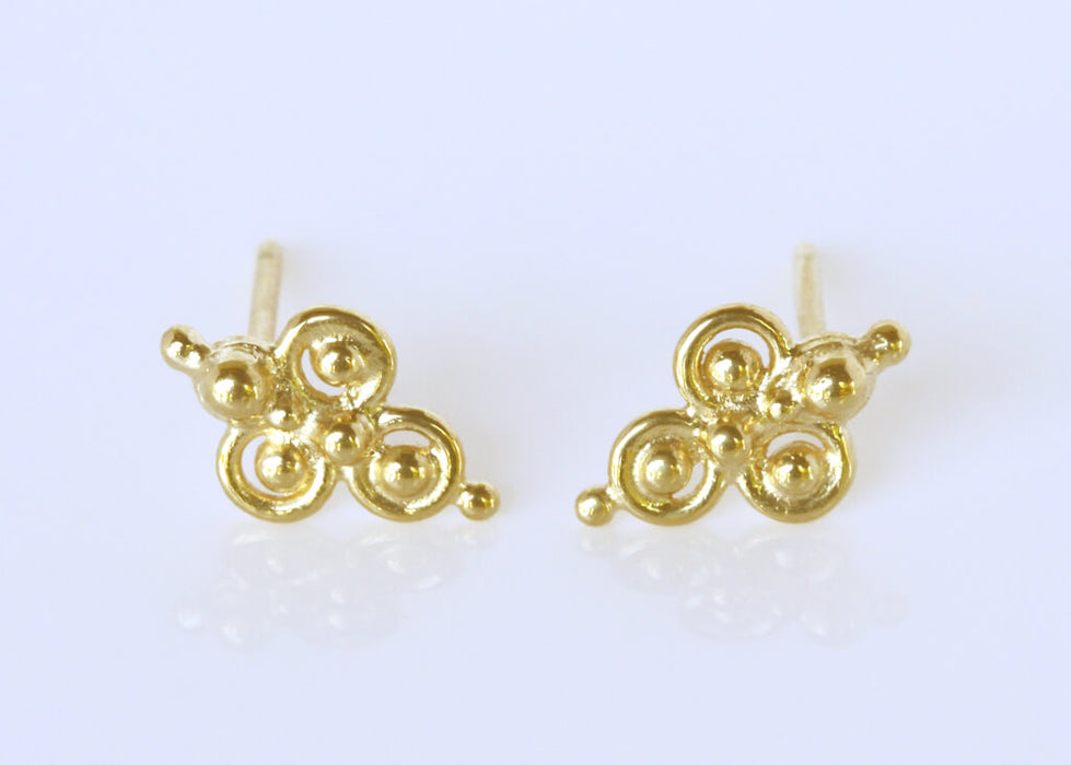 Gold clover earrings