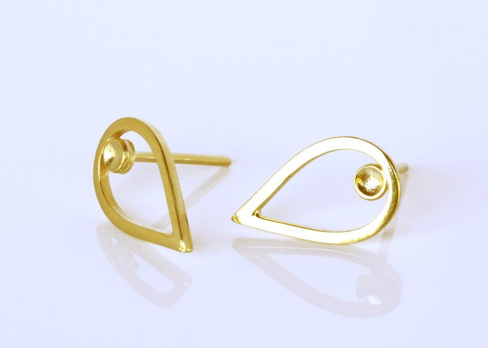 Drop gold earrings with a circle