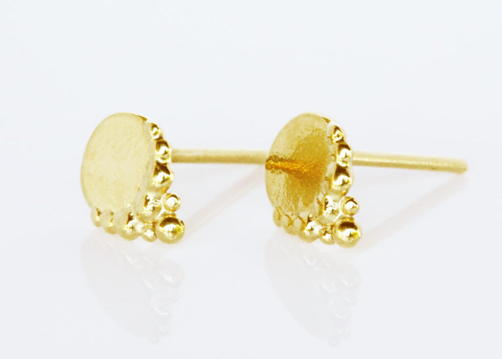 Glittering gold earrings