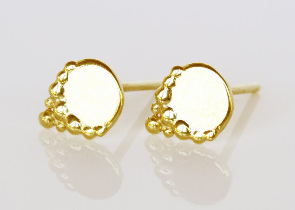 Glittering gold earrings