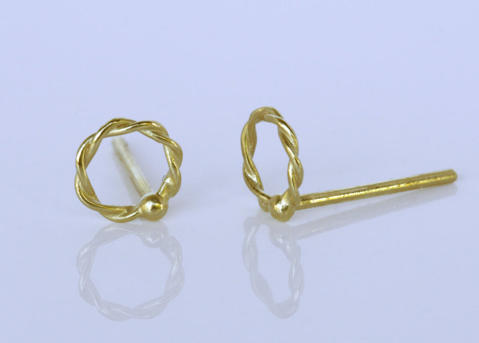 Gold earrings Wrapped circle